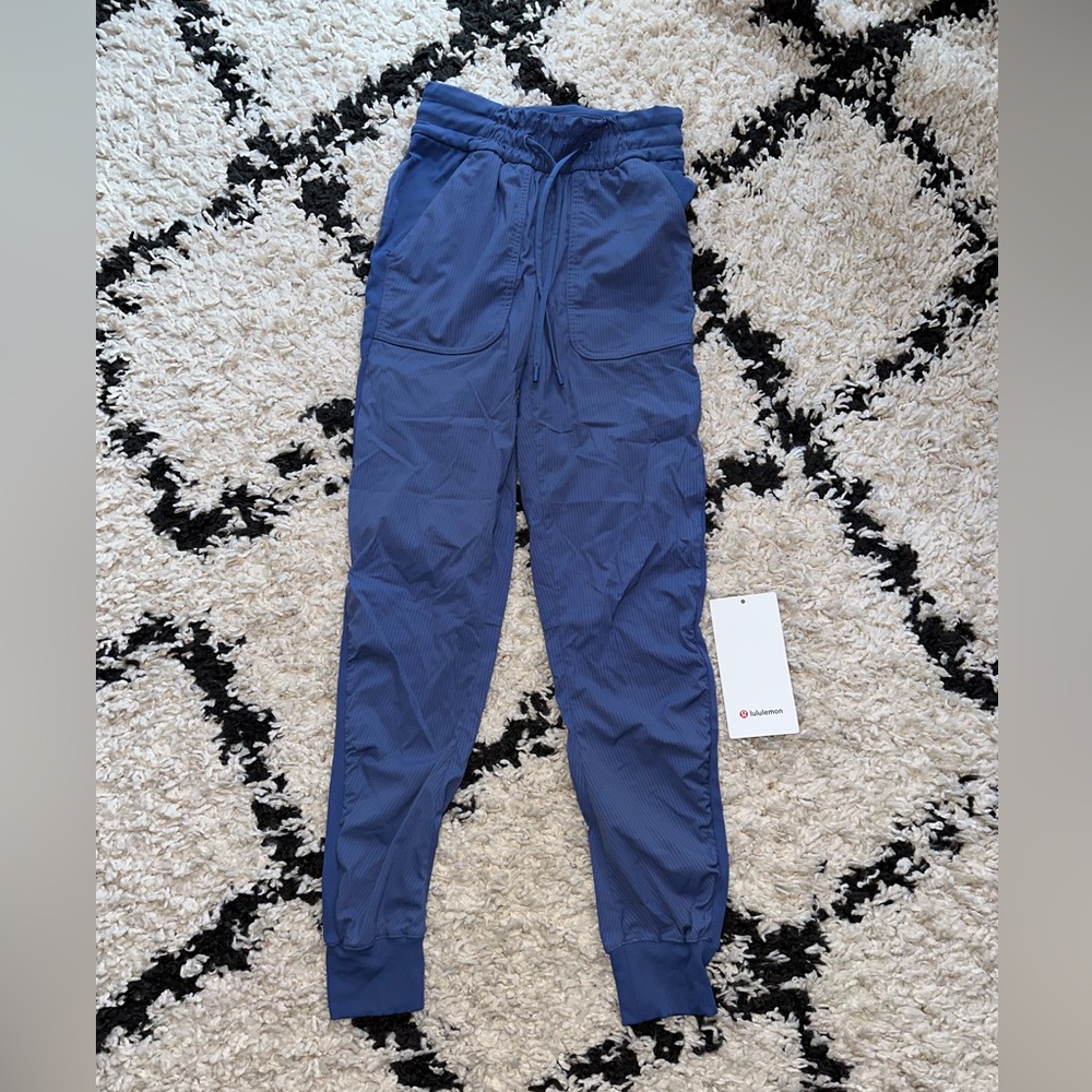 Lululemon beyond the studio jogger size 0 water drop